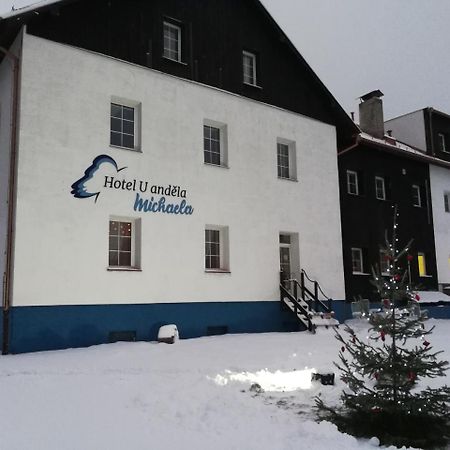 Javorná Hotel U Andela Michaela מראה חיצוני תמונה