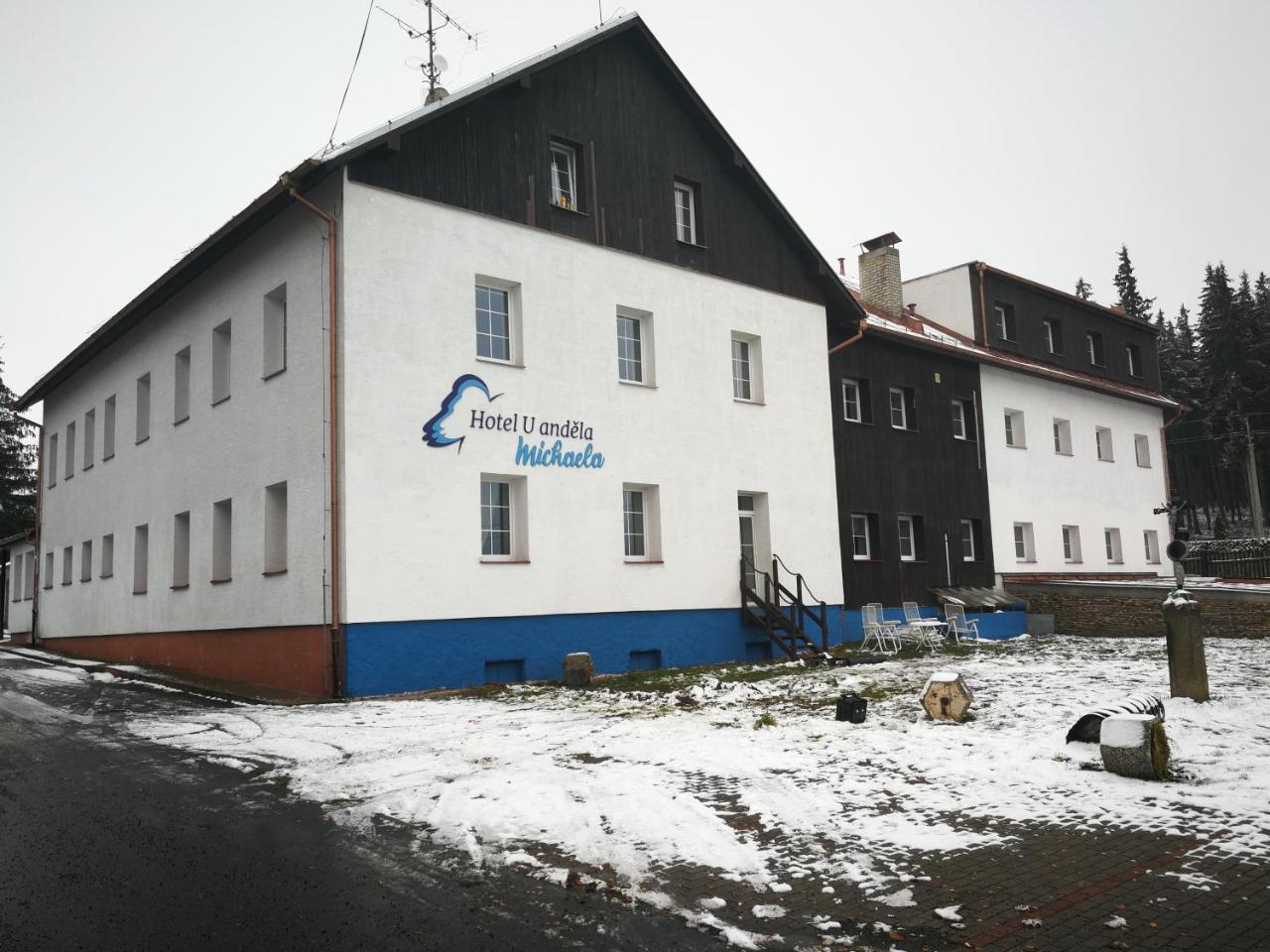 Javorná Hotel U Andela Michaela מראה חיצוני תמונה