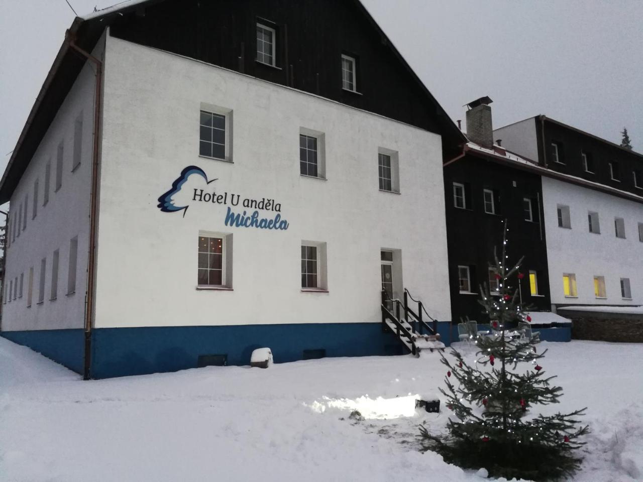 Javorná Hotel U Andela Michaela מראה חיצוני תמונה